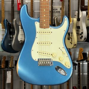 FENDER – ROAD WORN STRATOCASTER VINTERA 60S PF LAKE PLACID BLUE