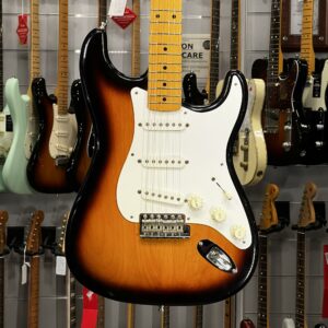 FENDER – AMERICAN VINTAGE 57 STRATOCASTER SUNBURST