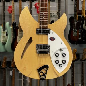 RICKENBACKER – 330 MAPLEGLO NATURAL