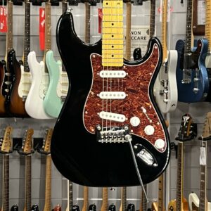 G&L TRIBUTE – LEGACY BLACK STRATOCASTER