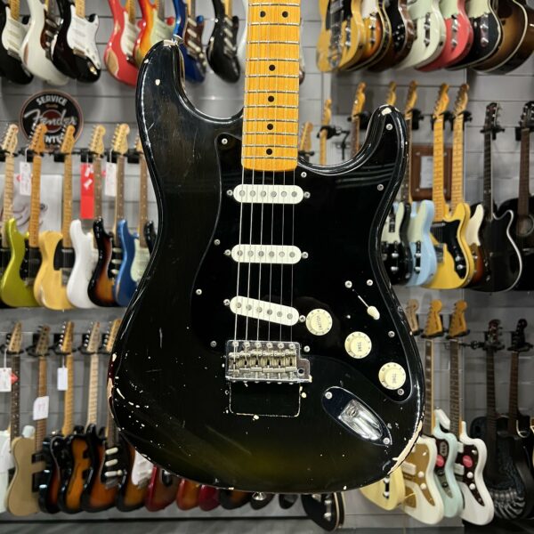 FENDER - CUSTOM SHOP STRATOCASTER DAVID GILMOUR RELIC BLACK BLACK OVER 3 COLOR SUNBURST