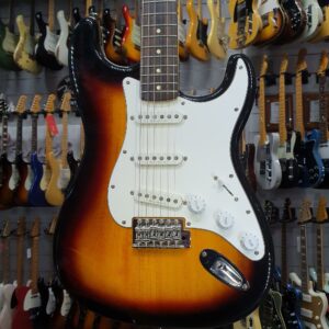 SQUIER – VINTAGE MODIFIED 70 STRATOCASTER SUNBURST