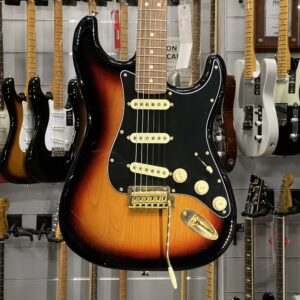 FENDER – LIMITED DE PLAYER STRATOCASTER PF 3TS GOLD HARDWARE