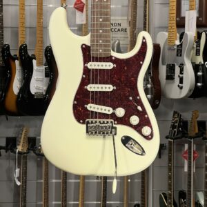 SQUIER – VINTAGE MODIFIED STRATOCASTER 70 WHITE