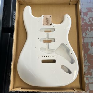 ALL PARTS – STRATOCASTER BODY WHITE ALDER POLY