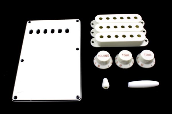 Kit plastiche tipo Strato - copri molle 1 strat0 - 3 copri pickup, 1 vol., 2 toni, 1 pomello selettore, 1 pomello leva - Bianco - All Parts