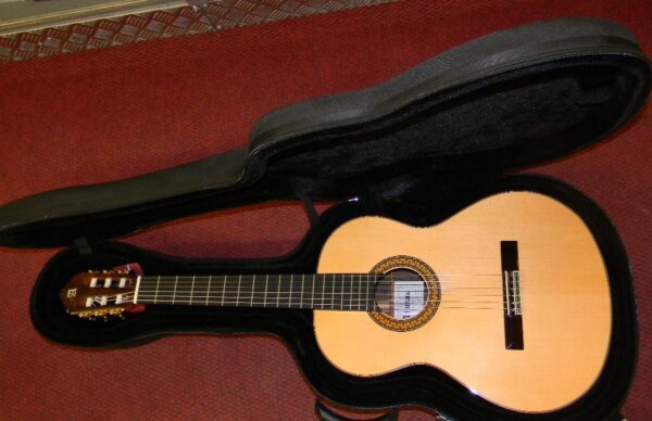 ALHAMBRA 10PA CHITARRA CLASSICA MADE IN SPAIN TAVOLA IN ABETE MASSELLO 10-P-A