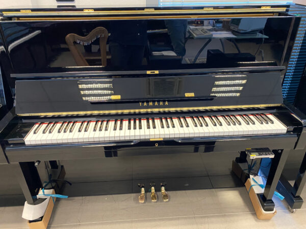 YAMAHA U1 PIANOFORTE ACUSTICO VERTICALE COLORE NERO RIGENERATO CON SISTEMA SILENT GENIO