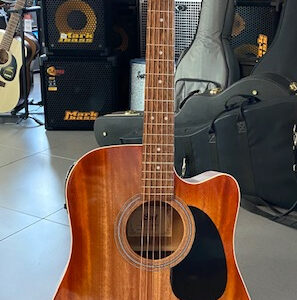 CORT AD825CE BWB CHITARRA ACUSTICA FOLK SPALLA MANCANTE ELETTRIFICATA COLORE BROWN BURST AD-825-CE-B