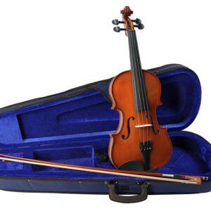 VIOLINO LEONARDO 3/4Set violino 3/4, struttura solida, vernice in nitrocellulosa, tastiera e piroli di colore nero, cordiera con tiracantini integrati, custodia con 2 sedi per gli archetti e un cassetto per gli accessori. Archetto e pece inclusi.