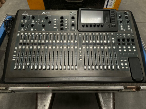 BEHRINGER X32 MIXER DIGITALE + FLIGHT CASE PROFESSIONALE + STAGEBOX S32 + PORTARACK + AVVOLGITORE CAT6 75MT