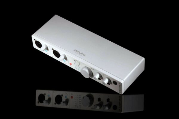 Arturia minifuse 4 white 192khz 24bit